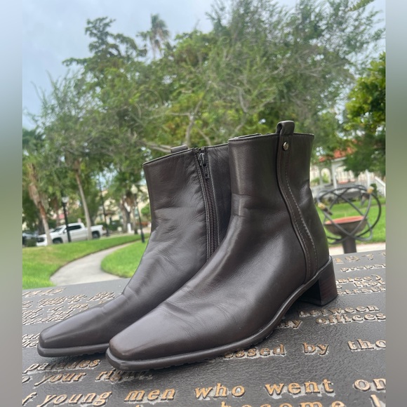 Stuart Weitzman Vintage Leather Boots - Picture 7 of 10